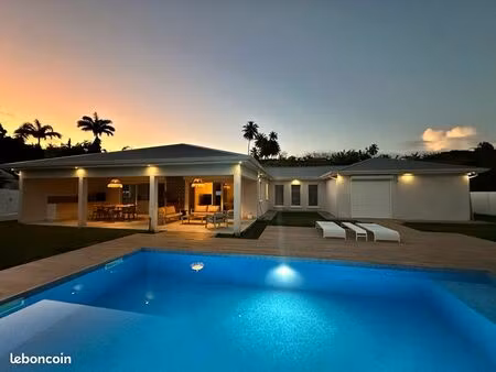 villa neuve avec vue mer et montagne