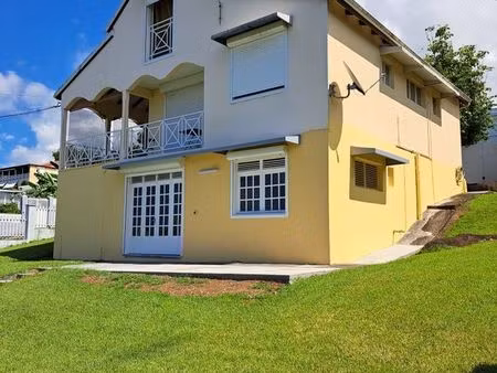 location f2 bas de villa
