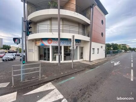 local commercial 110m²-centre ville la possession (en face de la banque postale) - 6 place