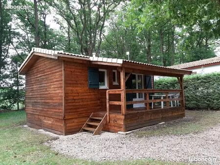 chalet habitable 40 m2 a l année dans domaine arboré