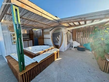 t2 rooftop  insolite pépite  80 m² dans la nature piscine etang sale