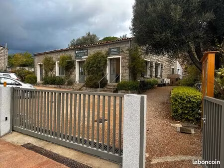 bureau 2 pièces de 28 m² – centre-ville porto-vecchio – parking privatif