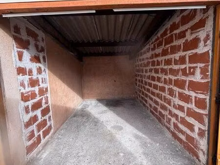 garage moto ou box de rangement