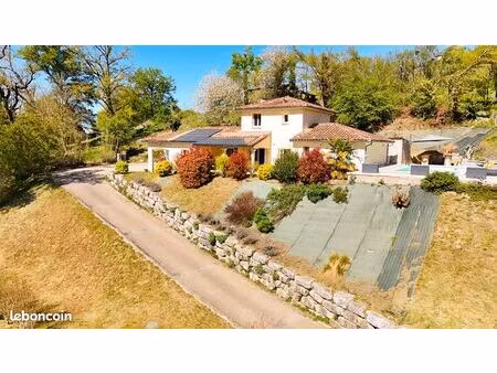 propriété 5 pièces 136 m²