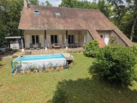 maison 8 pièces 226 m²