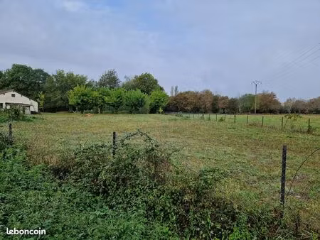 terrain 1 015 m² menesplet