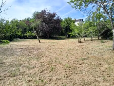 terrain 1327 m² savignac
