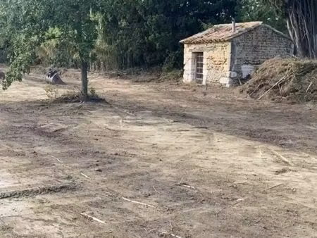 rare : terrain agricole avec edf et mazet – proche avignon
