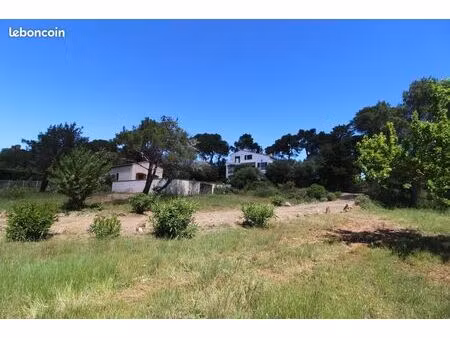la villa panoramique  sur un terrain dominant  avec vue de 5744 m2  dépendances et piscine
