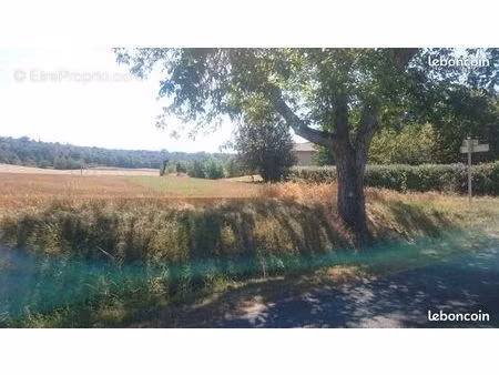 terrain à bâtir de 1530 m2 champagne et fontaine