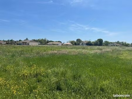 terrain 1250 m² la force