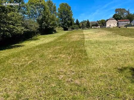 terrain 2 000 m² ussac