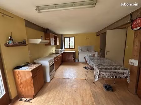 immeuble 3 pièces 81 m²