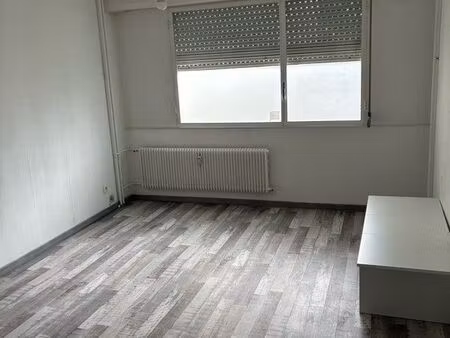 loue t1 meublé proche centre-ville valentigney