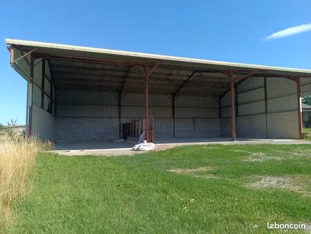 location hangar 300m2