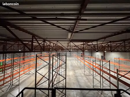 entrepôt 1420 + 1600 m2 et parking 7000 m2