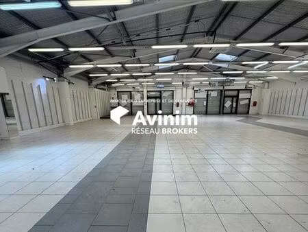 local commercial 700 m² baie-mahault