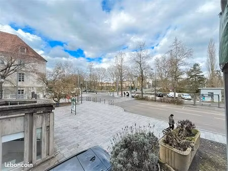 local commercial 690 m² besancon