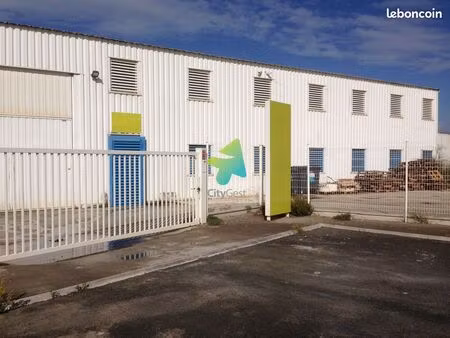local 700 m² bages