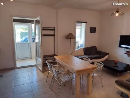 maison 60m² 2 chambres loggia aigues mortes 100m des remparts entièrement renové  clim vmc