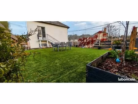 immeuble rentable de 240m2 avec 2 logements  commerce et extérieur