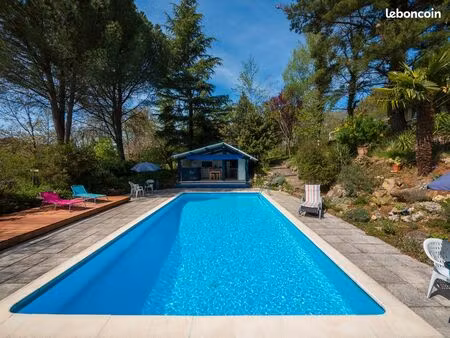 vente directe: belle maison avec piscine  2 appartements et grand jardin  puivert. 191m2 a