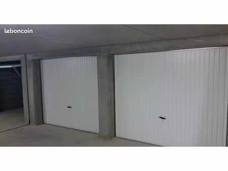 garage fermé de 17 m² à la tronche