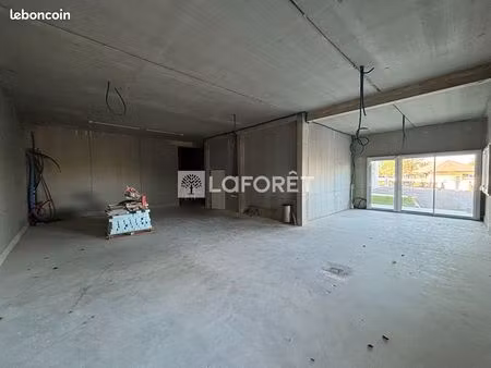 local commercial 81 m² baraqueville