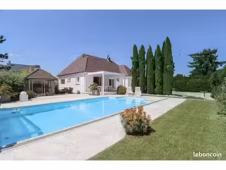 propriété 5 pièces 178 m²