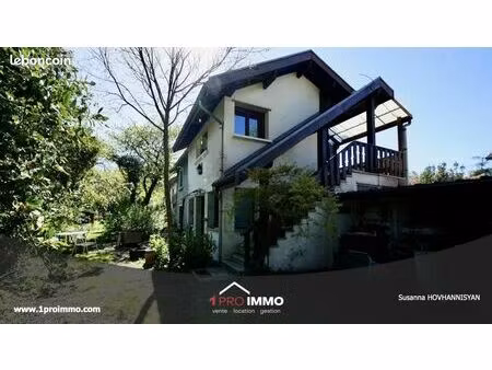 maison 9 pièces 184 m²