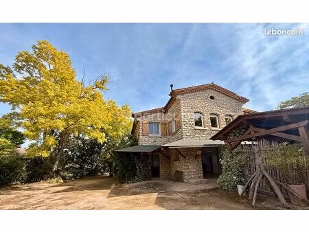 propriété 5 pièces 205 m²