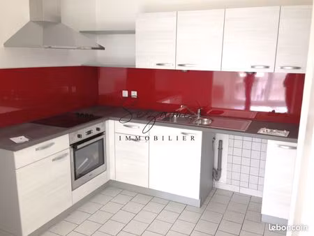 angoulême - st cybard - agréable appt f3 avec balcon  parking et garage - investisseur