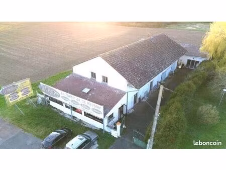 bâtiment 700 m²