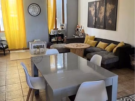 location ouveillan appartement t4