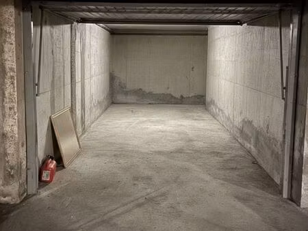garage fermé 14 m2 secteur vallier catane
