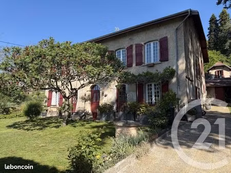 maison 11 pièces 252 m²