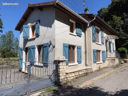 maison en bord de rivière