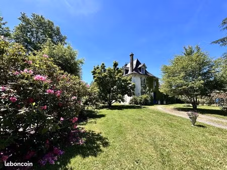 propriété 7 pièces 262 m²