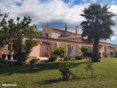 villa 7 pièces 145 m²