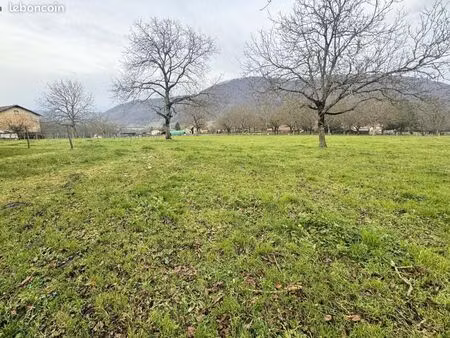 terrain 800 m² massieu