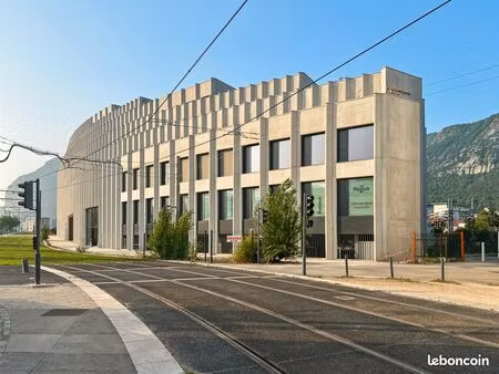 bureau privé à louer pour 1 personnes à grenoble  le spring