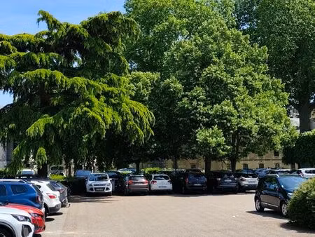 a louer boutique vendôme face a la mairie