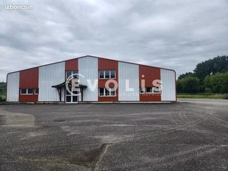 local d'activité 1 836 m²
