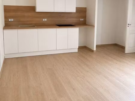 maison   4 pièces   avec cours