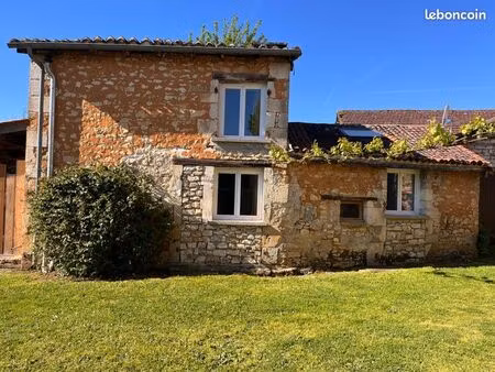 corps de ferme en pierre 400m2  piscine  gîte + dépendances