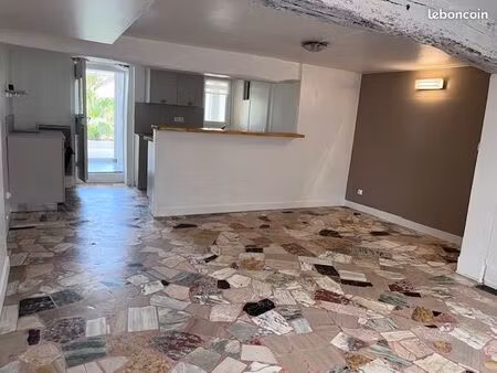 à louer – maison 3 pièces – centre-ville de saint-amour (39)