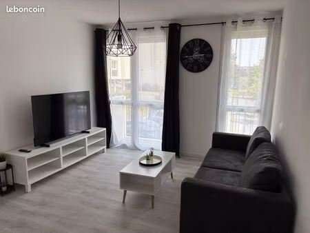t3 rénove lumineux avec parking - 2 chambres - cholet