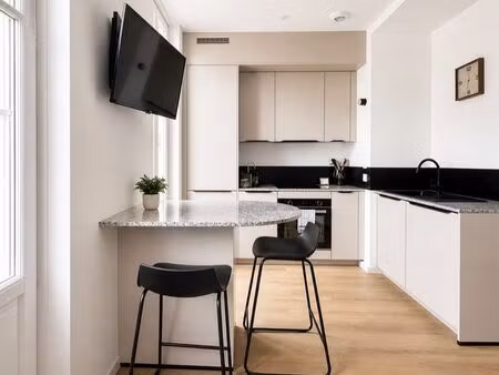 rare t2 rénové par architecte à 50m de la plage et des commerces