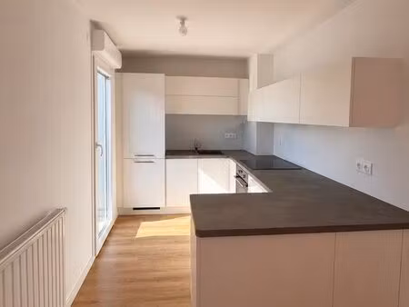 appartement t3 – 77 m² – dernier étage avec terrasse de 40 m² – triple exposition