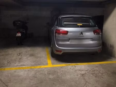 place de parking location